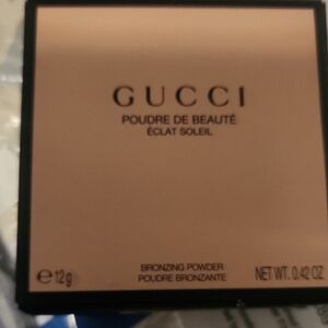 Gucci Éclat Soleil Bronzing Powder in Tan